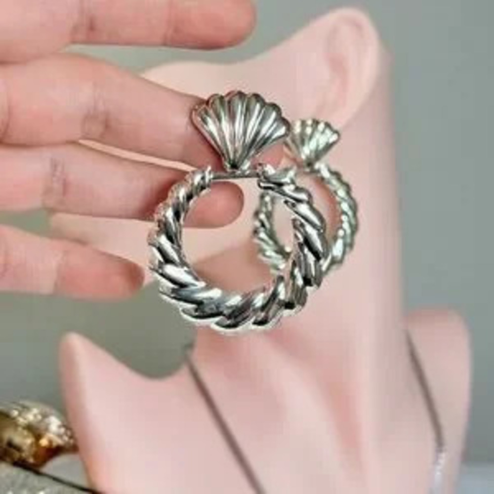Silver Shell Design Earrings - Picture 3 of 7